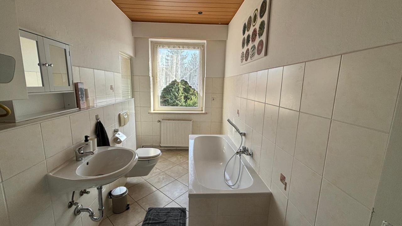 Bitterfelder Cityapartment Im Dichterviertel Bagian luar foto